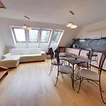 Funkcjonalne I Stylowe Sun Seasons 24 W Karpaczu By Renters 카르파츠