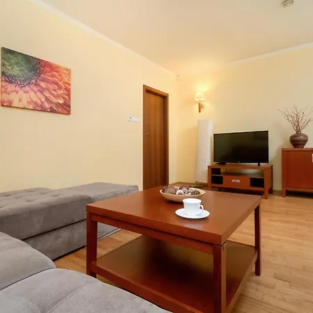 Funkcjonalne I Stylowe Sun Seasons 24 W Karpaczu By Renters Daire *