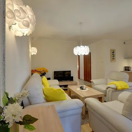 Funkcjonalne I Stylowe Sun Seasons 24 W Karpaczu By Renters Daire *