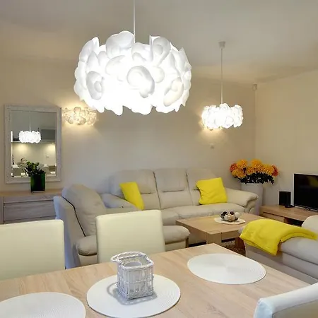 Funkcjonalne I Stylowe Sun Seasons 24 W Karpaczu By Renters Karpacz